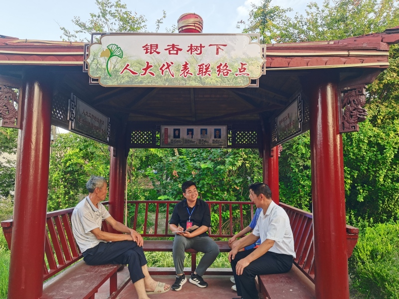 代表联系群众.jpg